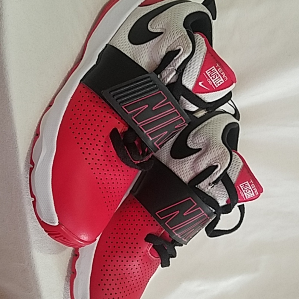 Nike Team Hustle D8